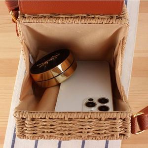 กระเป๋าสะพายไหล่ขนาดเล็กสไตล์วินเทจสำหรับผู้หญิง สายเชือกถักแบบไขว้ ประดับพู่ห้อย เรียบง่าย เหมาะสำหรับวันหยุดพักผ่อนริมชายหาด สไตล์ลำลอง - Product Image 4