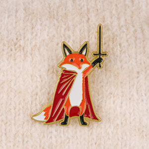 Nouveauté : Broche émaillée Chevalier Renard – Mignon Renard Rouge avec Épée, Badge Métallique Fantaisie pour Amateurs d'Animaux Médiévaux et Cadeaux - Product Image 2