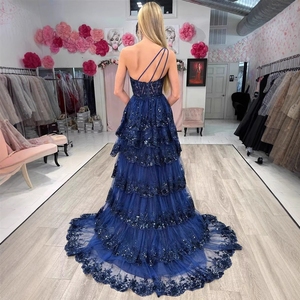 Un splendido abito da sposa leggero per donna, eleganza francese, di alta gamma e con un design di nicchia. È un'accordatura. - Product Image 2