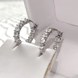 Boucles d'oreilles rondes en moissanite coupe brillante avec boucles d'oreilles créoles au design intemporel en argent 925 bijoux de mariée de mariage fin pour cadeau - Product Image 1