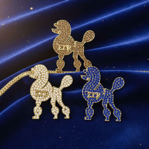 Broche de Poodle con Perlas y Diamantes de Imitación Chapado en Oro Azul Rey Grande Sigma Gamma Rho, Lindo Pin de Animal para Collar de Cachorro, para Fiesta o Boda - Product Image 1