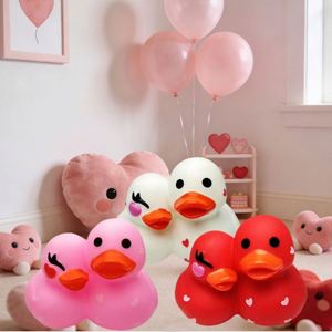 Juguete de Agua para Baño con Diseño de Patito de Dibujos Animados, Personalizado con Logotipo, para el Día de San Valentín, para Niños de 4 a 6 Años, Regalo Suave y Divertido, 6*5.5*5.5cm, Venta al Por Mayor - Product Image 2