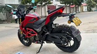 Haojuea DR250 250cc Naked Streetbike Rojo Dorado con Horquilla Invertida y Freno de Disco Doble ABS