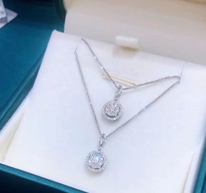 เครื่องประดับทองคำแท้ 18k ซินฟลาย จี้เพชร 0.2 กะรัต แบบกรอบคู่ พร้อมสร้อยคอ - Product Image 3