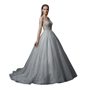 Vestido <span class=keywords><strong>de</strong></span> Noche Formal <span class=keywords><strong>de</strong></span> Lujo GraceLux en Gris Plateado con Cuello en V, Bordado <span class=keywords><strong>de</strong></span> Encaje, Tul Brillante y Cola <span class=keywords><strong>de</strong></span> Capilla para Mujer - Product Image 1