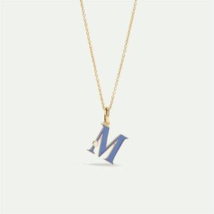 Bijoux personnalisés en acier inoxydable avec alliage de zinc en or Collier à pendentif lettre M avec nom en émail pour femmes - Product Image 4