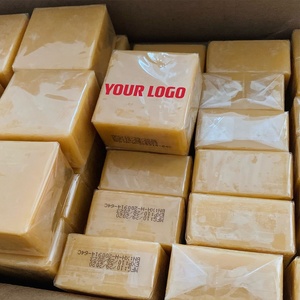 Savon au Curcuma Fait Main Bio Éclaircissant Anti-Taches et Anti-Acné pour le Visage - Product Image 1