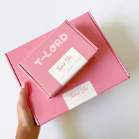 Boîtes rigides en carton ondulé recyclables personnalisées de couleur rose avec logo imprimé en couleur et impression UV pour l'emballage d'expédition de cosmétiques