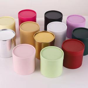 Scatola Rotonda Premium Semplice a Tubo Cilindrico in Carta Kraft con Stampa e Manico per Confezione Regalo di Rose e Fiori - Product Image 2