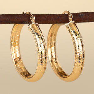 Boucles d'oreilles créoles en or plaqué 22 carats, classiques pour femmes, à porter au quotidien - Product Image 4