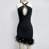 Robe mini bandage élégante et luxueuse violette, sexy, sans manches, dos nu, à col halter, avec plumes et cristaux