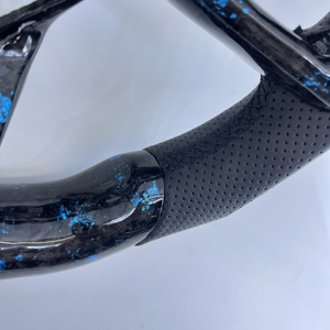 Volant en fibre de carbone forgé sur mesure avec des paillettes bleu clair pour <span class=keywords><strong>Ford</strong></span> <span class=keywords><strong>Mustang</strong></span> S650 <span class=keywords><strong>GT</strong></span> 2024 - Product Image 4