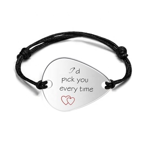 2020 dernière conception à la main en acier inoxydable <span class=keywords><strong>guitare</strong></span> pick charm gravé souffle réglable <span class=keywords><strong>corde</strong></span> <span class=keywords><strong>Bracelet</strong></span> pour les femmes - Product Image 1