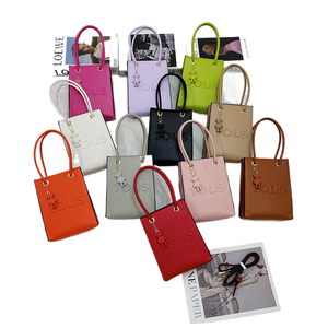 Bolso Bandolera de Lujo con Colgante de Mini Oso, Estilo Sencillo y Elegante, Forro de PU, Regalo con Perlas para Amigos - Product Image 1