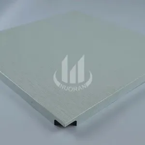 Precio al por mayor, material de construcción ligero reciclable duradero, Panel de techo de aluminio de aleación con clip de 600x600mm