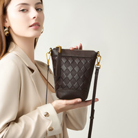 Sac bandoulière polyvalent en cuir pour l'été, mini pochette verticale de créateur, en cuir de vachette, touche sophistiquée, pour femme, à sangle unique