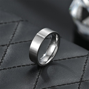 Anello a fascia larga <span class=keywords><strong>in</strong></span> <span class=keywords><strong>acciaio</strong></span> inossidabile spazzolato con finitura oro, argento e gunmetal per matrimonio o gioielli minimalisti da uomo per tutti i giorni - Product Image 6