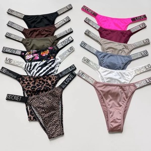 Tanga de mujer sexy de talle bajo, nuevos colores, con letras de amor, hilo de diamante brillante, cinturón de diamantes de imitación y técnica de teñido liso - Product Image 2