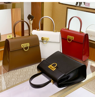 Sac à main femme 2025 de luxe léger, petit format carré, avec fermeture à cadenas, en PU brillant imperméable, orné de deux diamants, porté épaule ou à la main, pour usage quotidien
