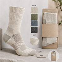 Chaussettes de course vert olive respirantes avec maille ventilée, gestion de l'humidité, maintien du talon, bout plat et coussinets ciblés