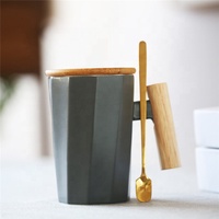 Coffret cadeau Ensemble de tasses à café en porcelaine Tasse en céramique Poignée en bois Couvercle en bois et cuillère en métal Capacité 400ml Ensemble de tasses en céramique
