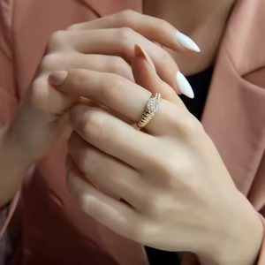 Elegante anillo acanalado de oro de 14 quilates para mujer, anillo de compromiso de boda con diamantes, anillo de declaración de racimo con anillo de diamantes cultivados en laboratorio - Product Image 3