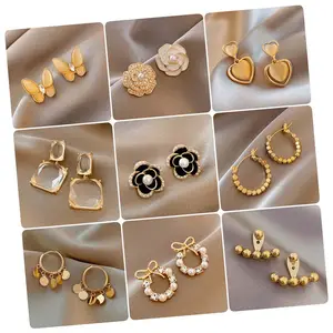 39 Designs Korean S925 Silver Ear Post Nickel Free Hypoallergenic Flower Stud Earrings 18k Gold Plated Fashion Ladies Earrings