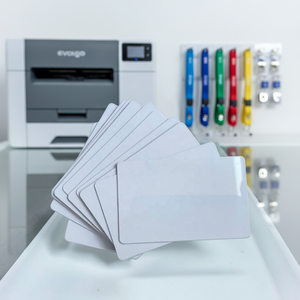 Carte vierge magnétique CR80 en PVC, <span class=keywords><strong>impression</strong></span> numérique laminée, carte d'identité professionnelle blanche, étiquettes NFC 213/215/216, puce 13,56 MHz avec gaufrage - Product Image 3