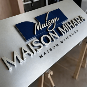 Lettres en relief en métal brossé personnalisées de luxe avec halo lumineux, signalisation rétroéclairée 3D pour la réception de bureau, mur, image de marque d'entreprise - Product Image 1