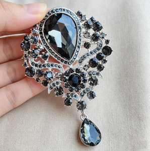 Broche de Flor con Cristales de Estrás en Forma de Pera, Colgante de Aleación Chapado en Oro, Joyería de Lujo para Mujer, Regalo de Boda o Compromiso - Product Image 6