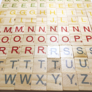 Lettres de <span class=keywords><strong>Scrabble</strong></span> <span class=keywords><strong>en</strong></span> <span class=keywords><strong>bois</strong></span> massif de haute qualité, tuiles <span class=keywords><strong>en</strong></span> <span class=keywords><strong>bois</strong></span> artisanales pour la décoration de la maison, cadeau artistique, décoration peinte pour l'artisanat - Product Image 5