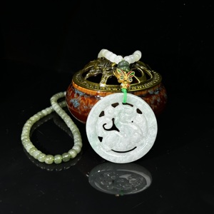 Ciondolo Qilin in Giadeite Naturale Birmana di Grado A con Collana di Perle Sfumate in Giada Hetian, Gioiello Vintage da Donna, Talismano - Product Image 3