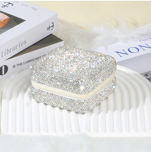 Caja de Joyería con Pedrería Brillante, Disponible en Stock, para Collares, Anillos y Aretes, Caja de Almacenamiento Portátil para Viajes - Product Image 6