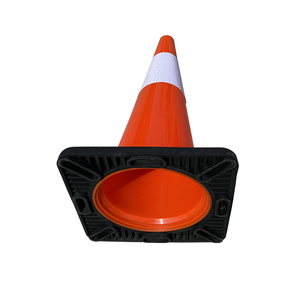 Cono de Tráfico Reflectante de PVC de 70 cm, Cono de Seguridad Flexible y Duradero, Diseño Apilable para Control de Multitudes en Carreteras, Estacionamientos y Autopistas - Product Image 2