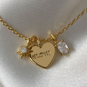 Regalos para el Día de la Madre, Collares con Colgante de Corazón y Letra Mamá en Acero Inoxidable para Mujer - Product Image 1