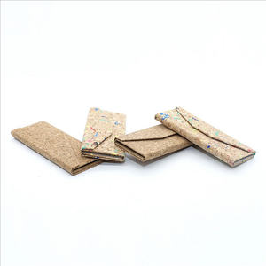 Экологичный складной футляр для очков и украшений Manteng из натуральной пробки с треугольным дизайном - Product Image 5