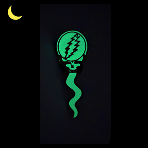 Le nouveau dessin animé chaud lumineux épinglette en gros né reconnaissant décoration cadeau Badge personnalisé métal lumineux épingle fantôme pour sac - Product Image 4