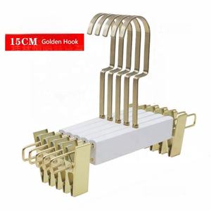 Pantaloni di lusso <span class=keywords><strong>in</strong></span> <span class=keywords><strong>legno</strong></span> <span class=keywords><strong>bianco</strong></span> e oro appendiabiti salvaspazio con gancio - Product Image 4