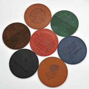 Juego de Posavasos Redondos de Cuero Sintético Negro con Logotipo Personalizado al por Mayor, Posavasos de Cuero PU para Té, Cerveza, Café y Bebidas - Product Image 1