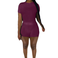 Ensemble deux pièces de loungewear pour femme, T-shirt à manches courtes et short, en tricot côtelé poly-spandex, rose vif, style 'Verdant Strokes', idéal pour l'été, modèle inspiré