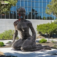 YouFine Moderne Geschnittene Edelstahl-Skulptur einer Sitzenden Frau, Spiegelpolierte Abstrakte Damenfigur für Garten und Plaza