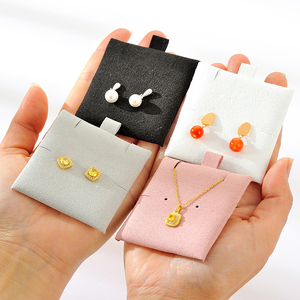 Cartes d'emballage pour bijoux en microfibre, directement de l'usine, diverses couleurs, logo personnalisé, étiquettes et cartes pour colliers et boucles d'oreilles - Product Image 2