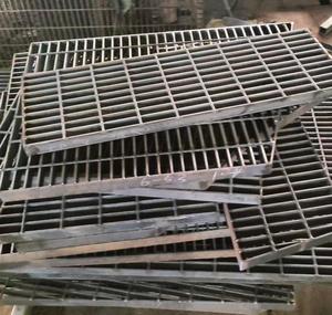 Grille en acier robuste finition noire pour fabrication DIY - Product Image 3