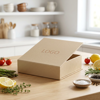 Boîte cadeau personnalisée de luxe beige avec fermeture magnétique et logo sur mesure