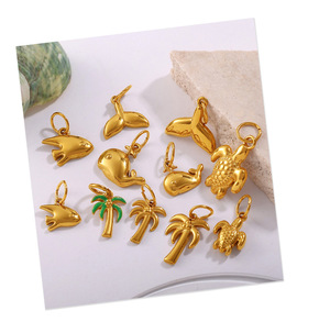 Tesoros del Océano |   Dijes de Acero Inoxidable con Baño de Oro PVD de 18K con Diseño de Vida Marina |   Colgantes Marinos Duraderos, Impermeables e Hipoalergénicos - Product Image 6