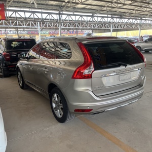 <span class=keywords><strong>Volvo</strong></span> <span class=keywords><strong>XC60</strong></span> del 2016, con Motore da 2.0L, in Ottime Condizioni e Pronta per la Vendita - Product Image 3