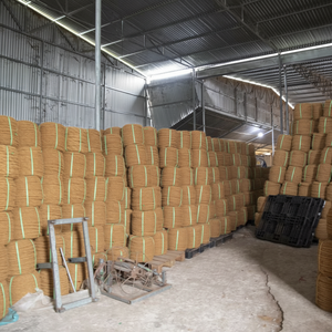 Corde de coco torsadée à la main pour le jardinage, la décoration et l'aménagement paysager - Product Image 1