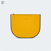 Pochette de maquillage imperméable en PVC demi-lune, sac cosmétique en cuir végétalien en forme de D, fermeture éclair dorée, légère, pliable, pochette de voyage GWP
