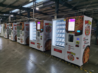 Distributeur automatique de ramen intelligent professionnel, vend des nouilles instantanées en gobelet avec eau chaude, prend en charge le paiement par carte, prix d'usine
