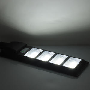 Lampadaire LED solaire intégré avec détecteur de mouvement pour extérieur, idéal pour les zones rurales et les cours. - Product Image 2